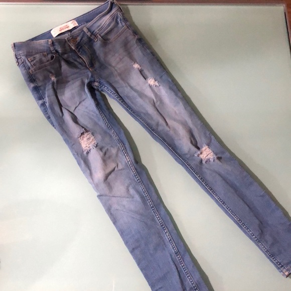 Hollister Ripped Jeans - Picture 1 of 2